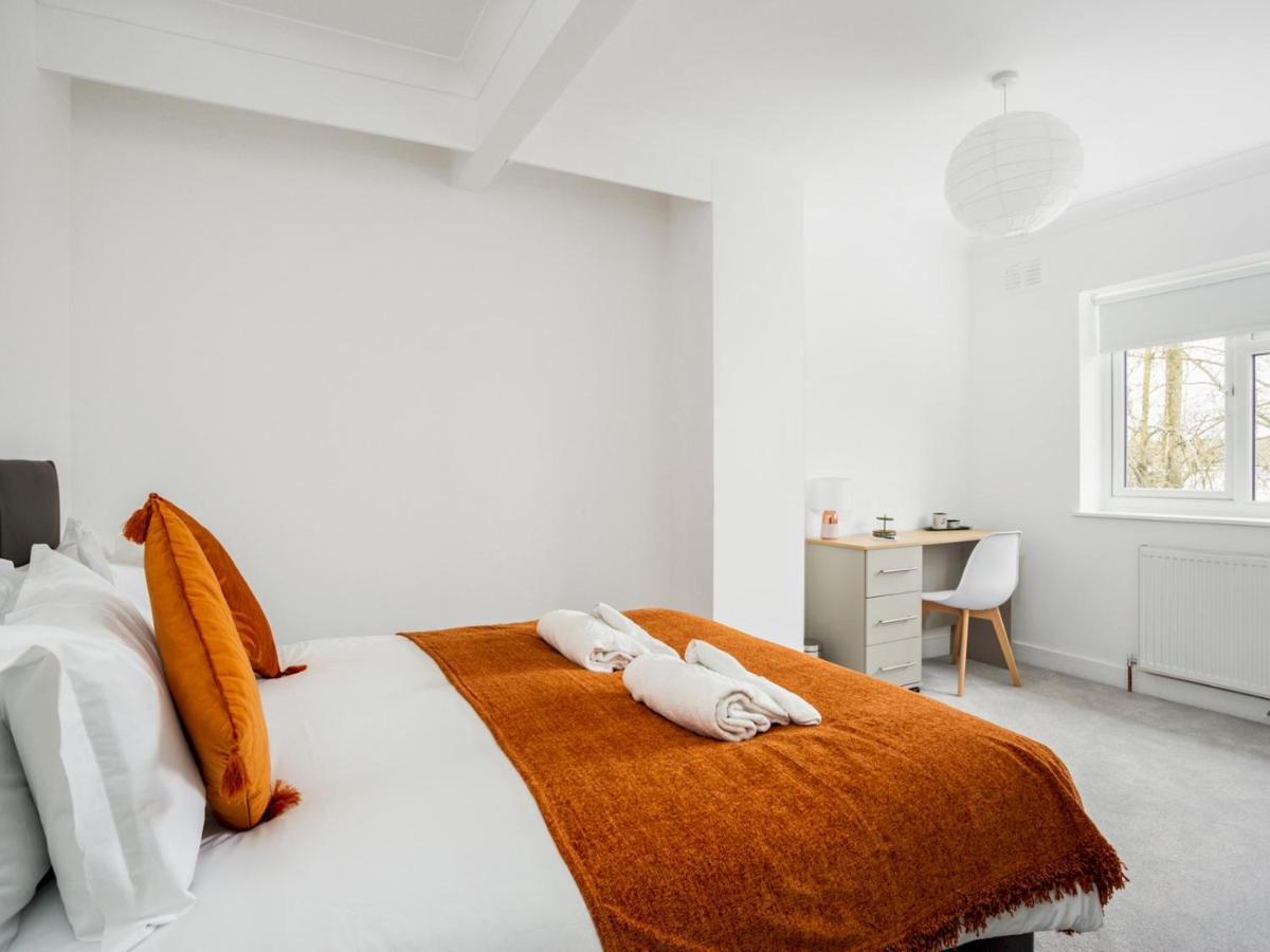 Pass The Keys Spacious And Very Modern Family Home, Central Виндзор Экстерьер фото